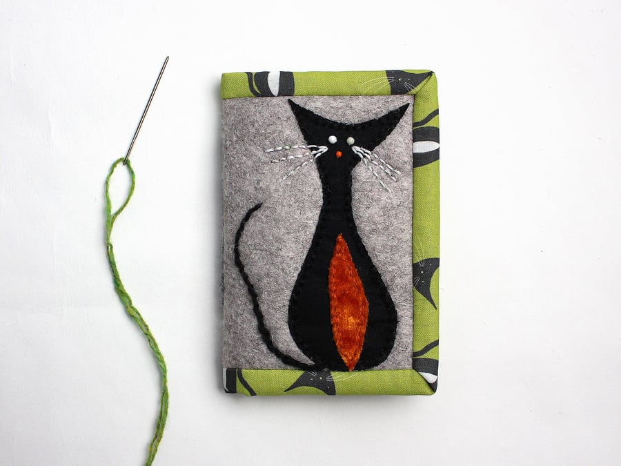Grey felt needle case with appliquéd cat and green cat print trim