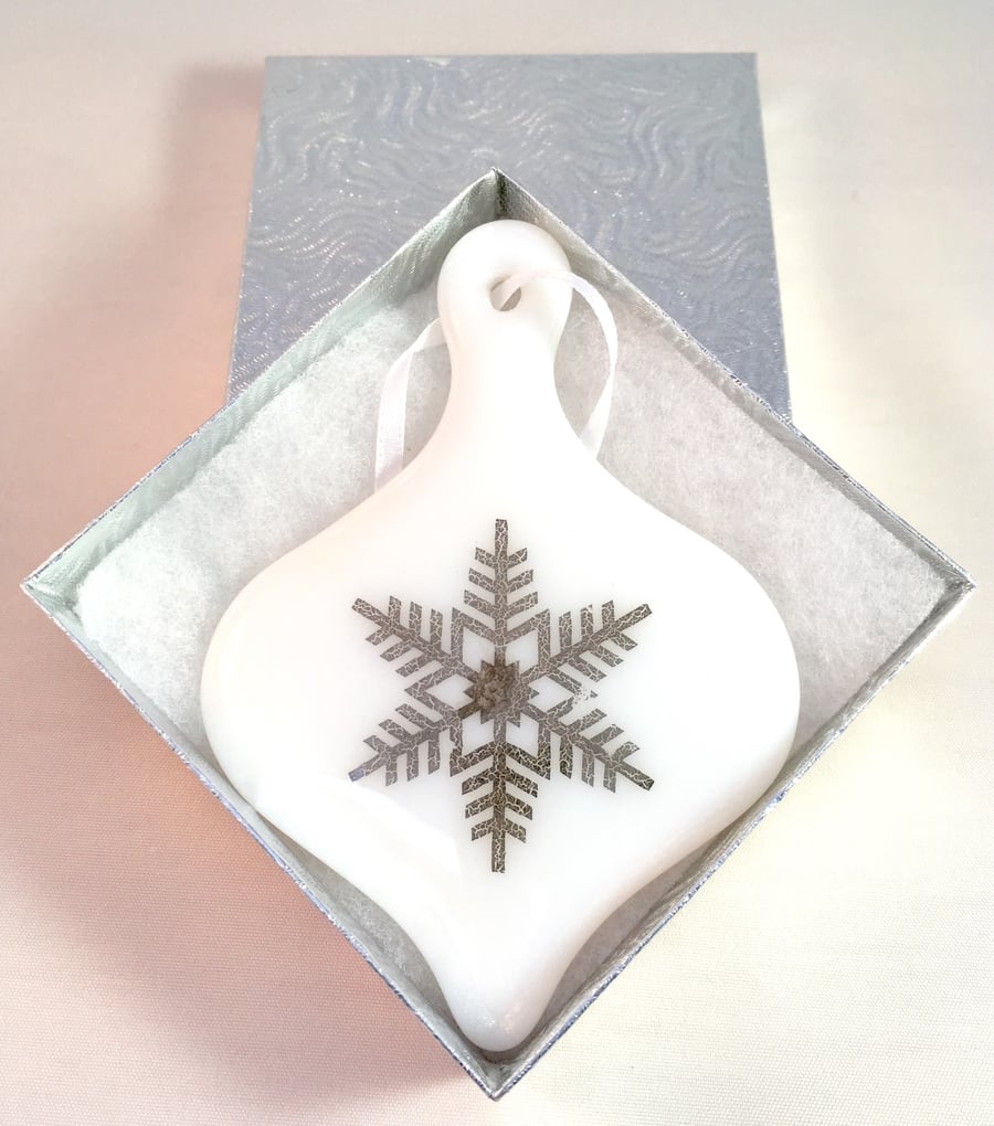 White Fused Glass Snowflake Fused Glass Bauble Christmas Decoration 
