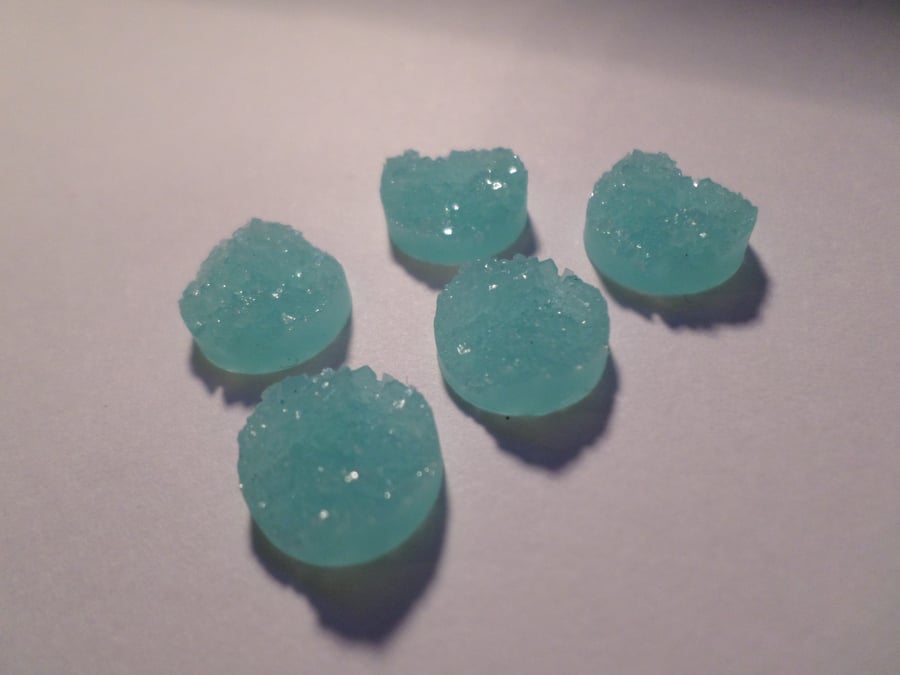 5 x Resin Druzy Flatback Cabochons - Round - 12mm - Pale Blue 