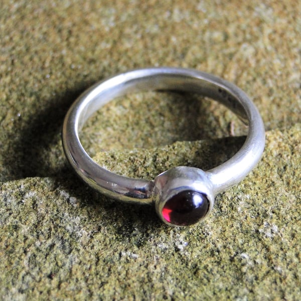Silver ring with Garnet Cabochon UK size O