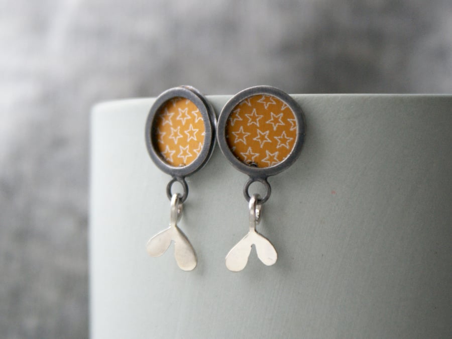 Leafy drop stud earrings