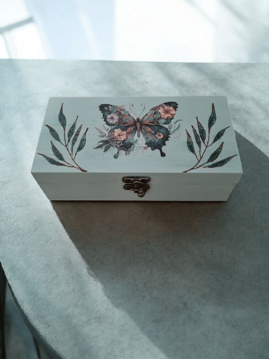 Wooden keepsake storage box