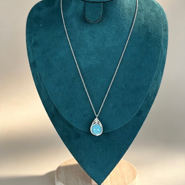  Elegant Wire Wrapped Herringbone Style Pendant Necklace