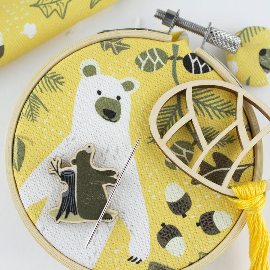 Bear Magnetic Needle Pin Minder