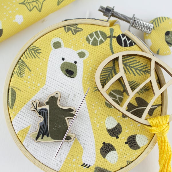 Bear Magnetic Needle Pin Minder