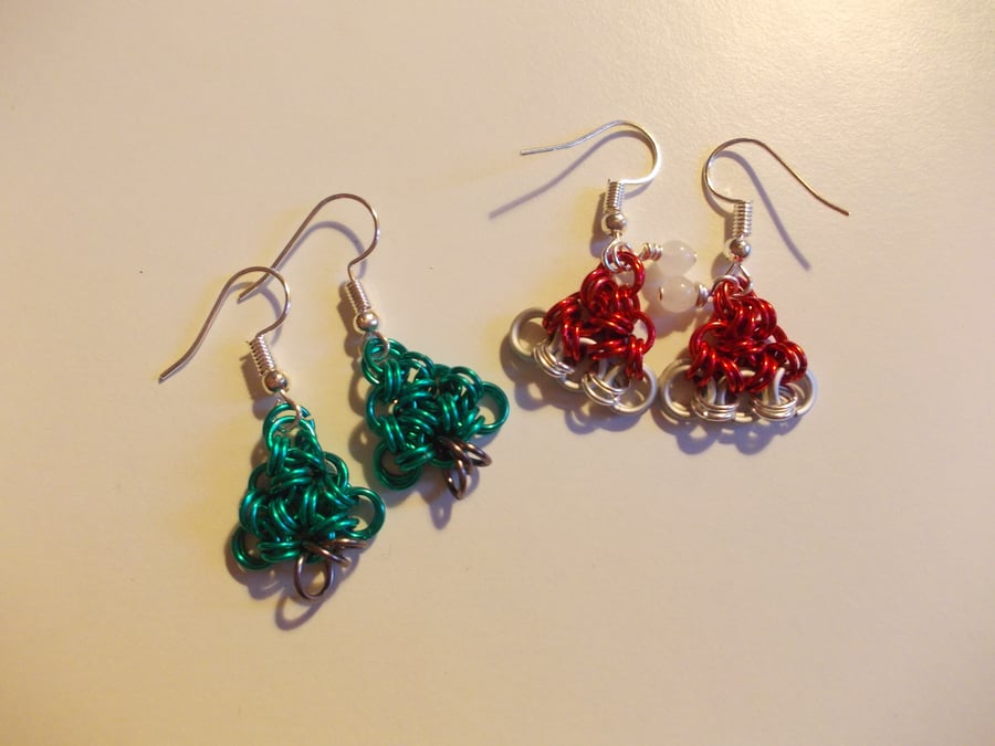 A set of two christmas earrings