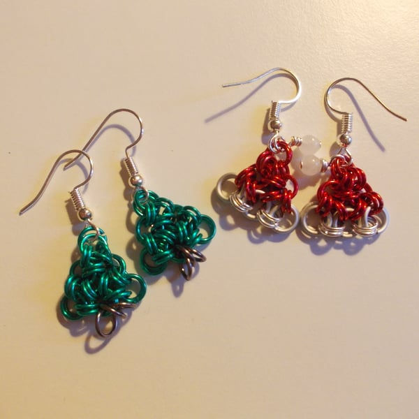 A set of two christmas earrings