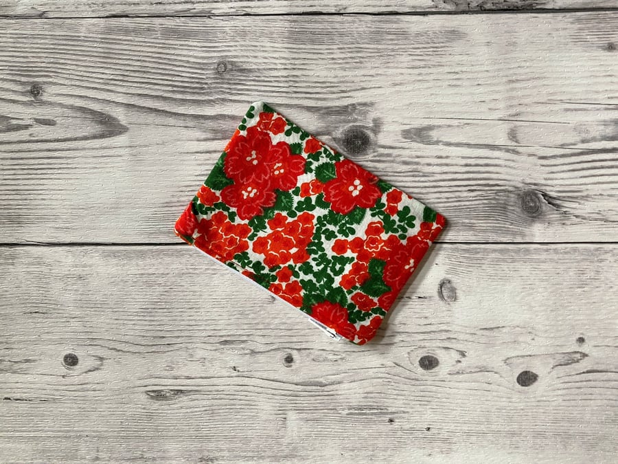 Red and green floral cotton fabric zipped coin purse, gift card pouch.