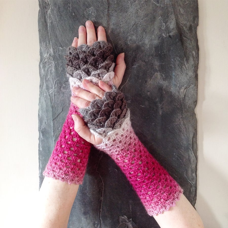 Dragon Scale Gloves - Fade to Grey
