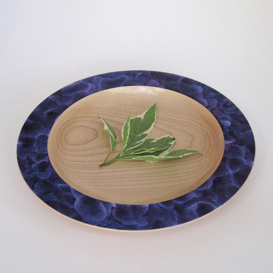 A stylish sycamore platter