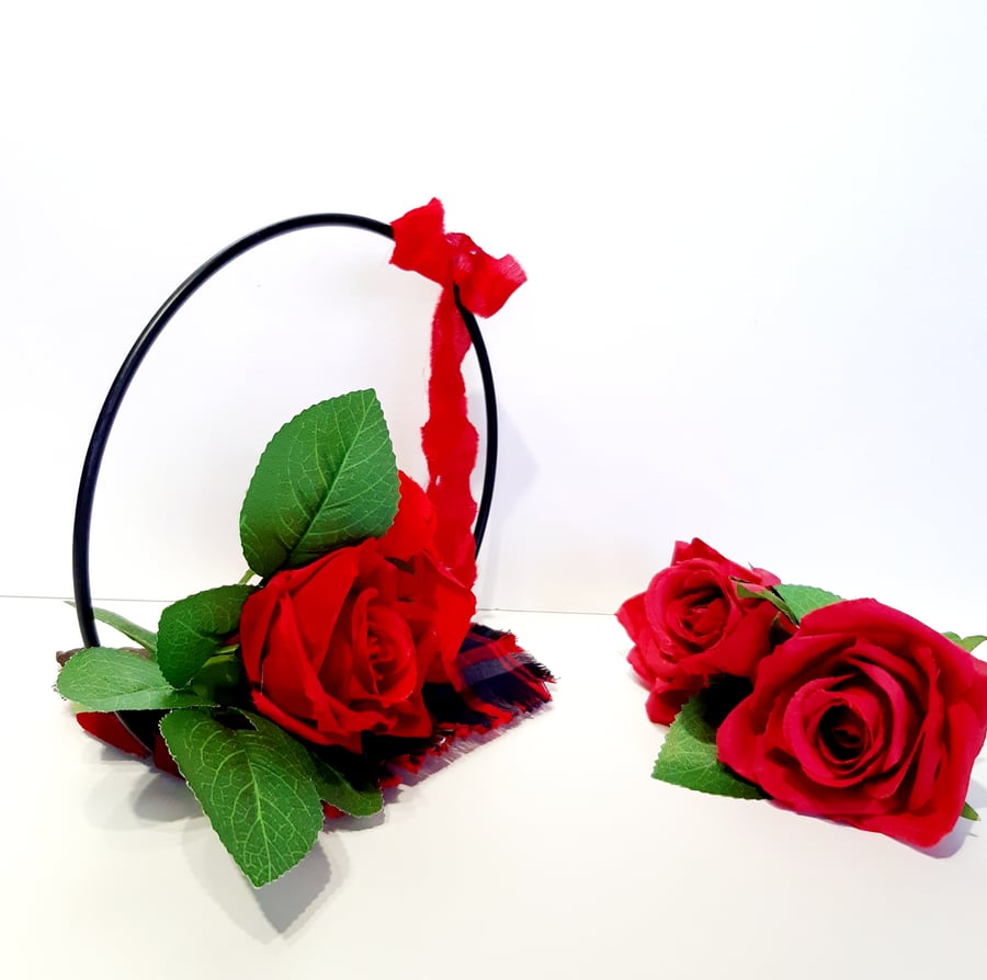 Red Rose Bouquet Hoop Ornament