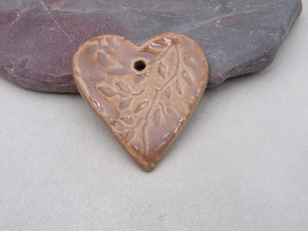Medium Sand Brown Leaf Texture Heart Shaped Ceramic Pendant