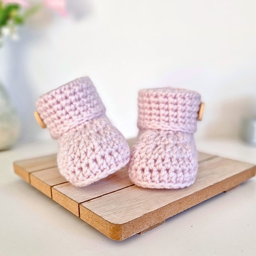 Crochet Baby Booties – Newborn Gift (Hint Of Lilac)
