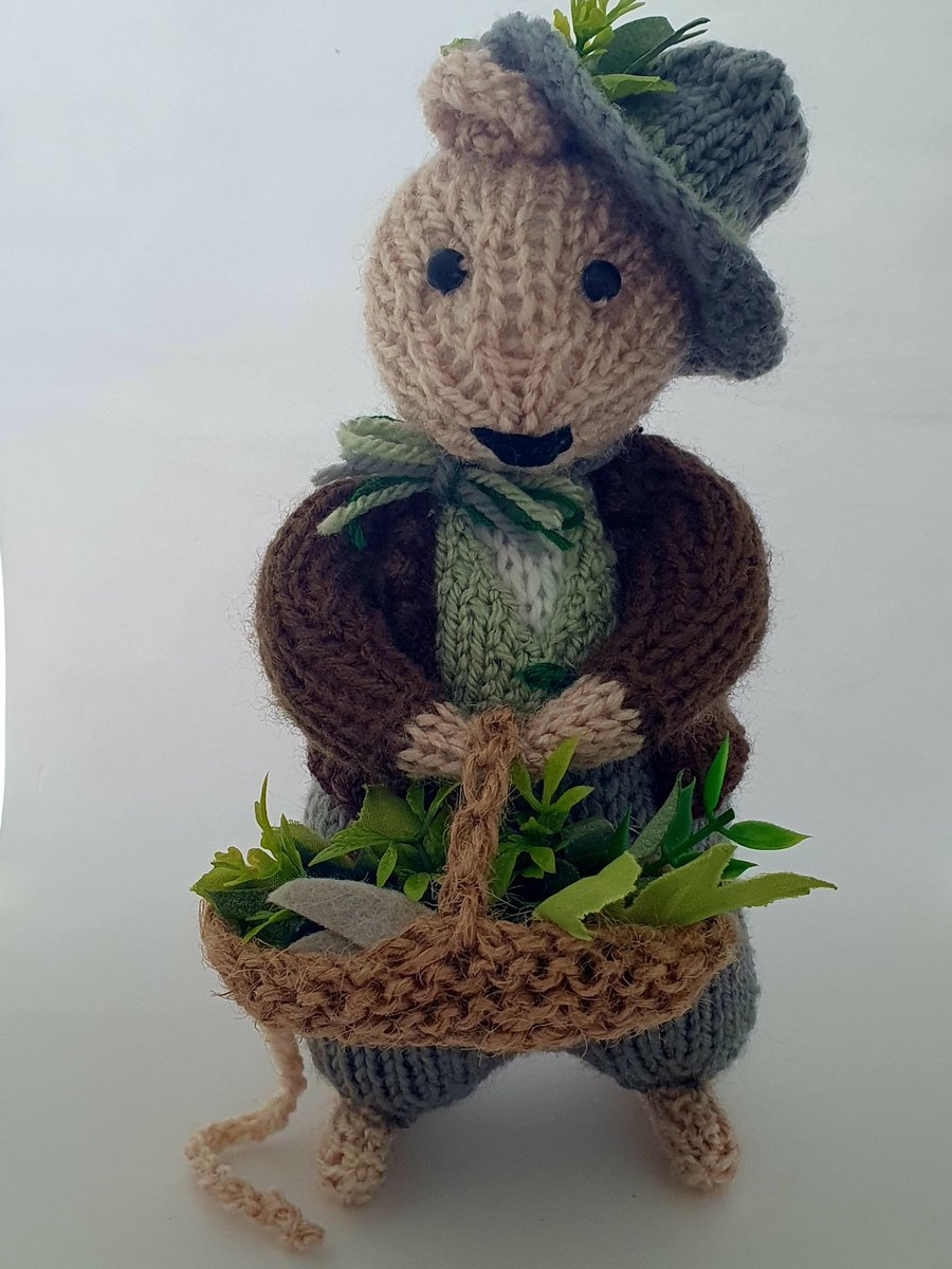 Basil a Handknitted Mouse