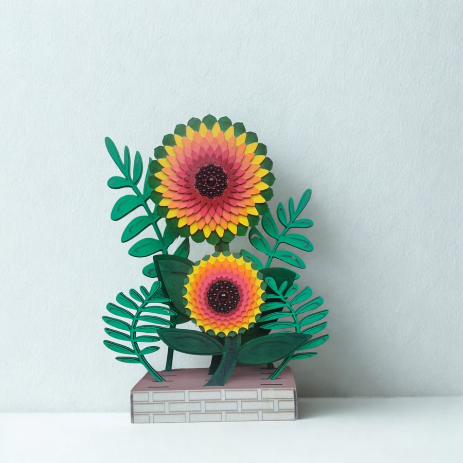 Indoor Wooden Garden Display – 2 Interchangeable Flowers