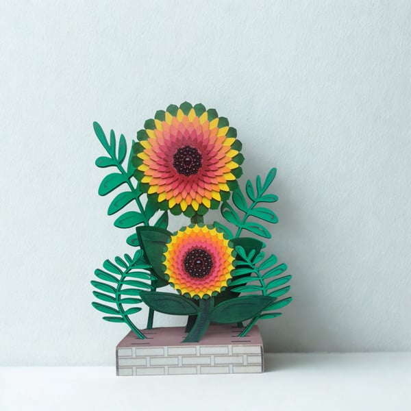 Indoor Wooden Garden Display – 2 Interchangeable Flowers