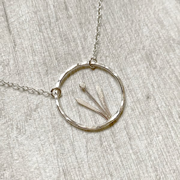 Silver spring flower necklace