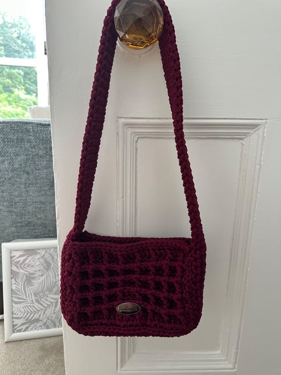 Burgandy crochet shoulder bag