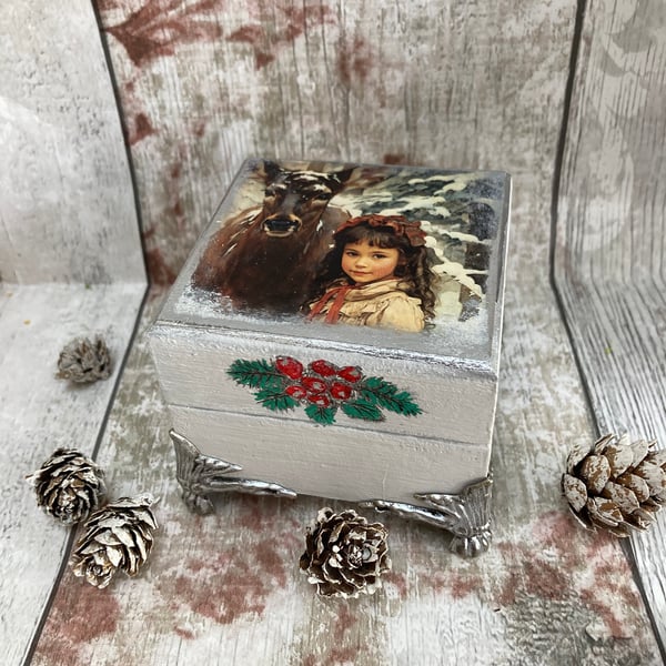 Christmas Jewellery Trinket Box Handcrafted Beautiful & Unique Vntage Style