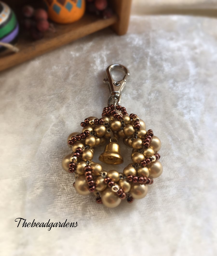 Beaded Christmas wreath keyring 