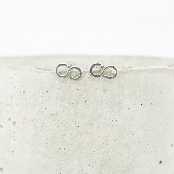 Titanium infinity stud earrings - Delicate hypoallergenic earrings