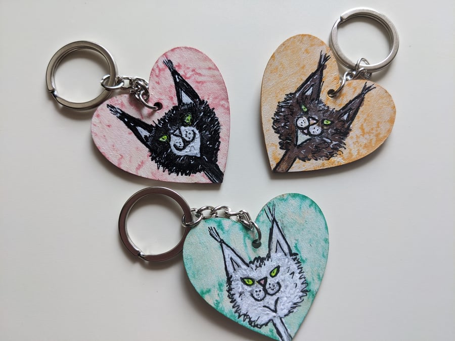 Cat keyrings, Maine Coon, white, tabby, black and white, handpainted heart