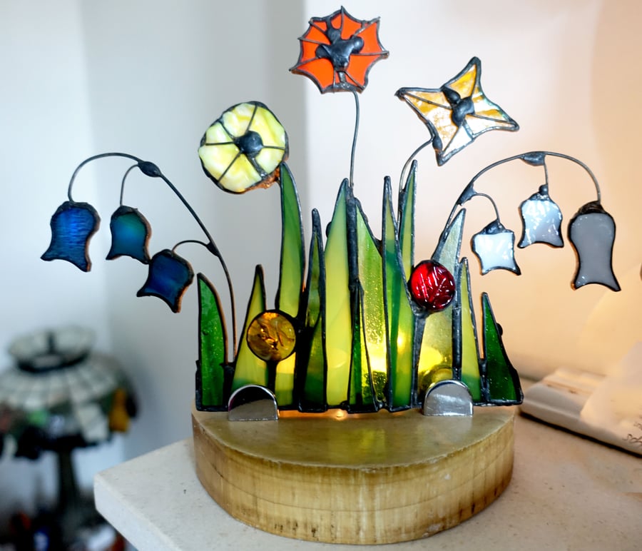 Summer Meadow Flowers in Grass - Stained Glass suncatcher Lamp