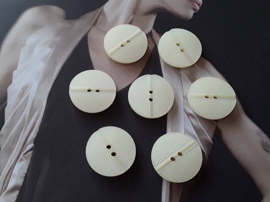 7 8" 23mm 36L swirl & groove Polyester Buttons LAST 58 Pieces