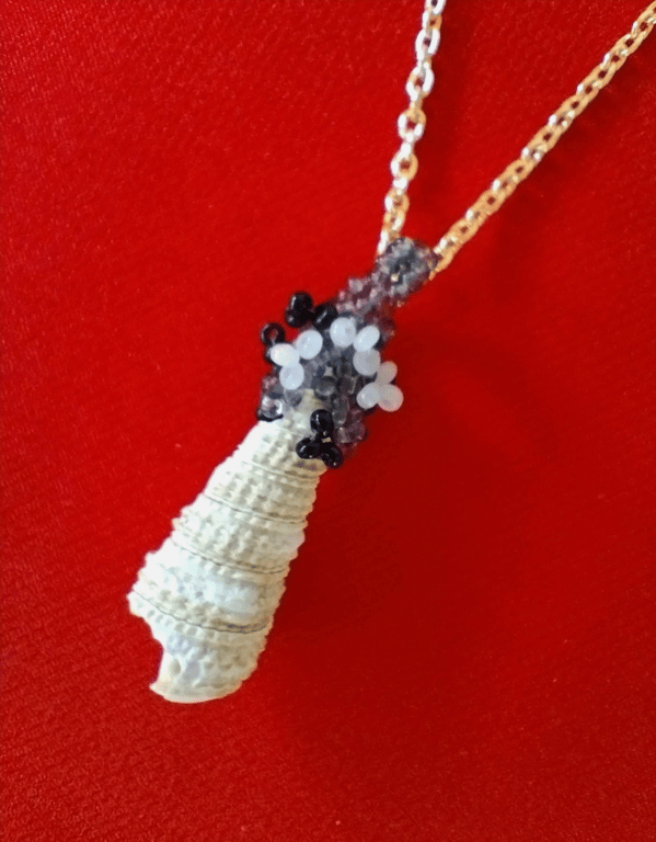 NATURAL SHELL NECKLACE with BEADs