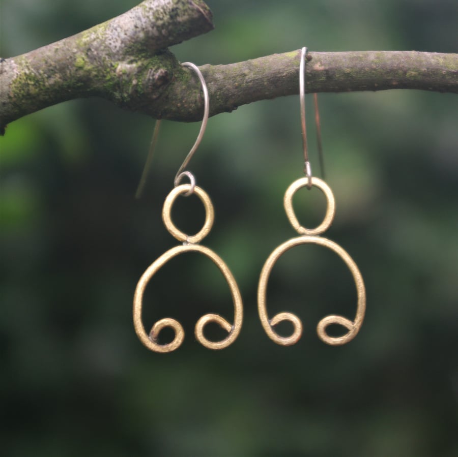  Brass Sweet Pea Dangle Earrings 