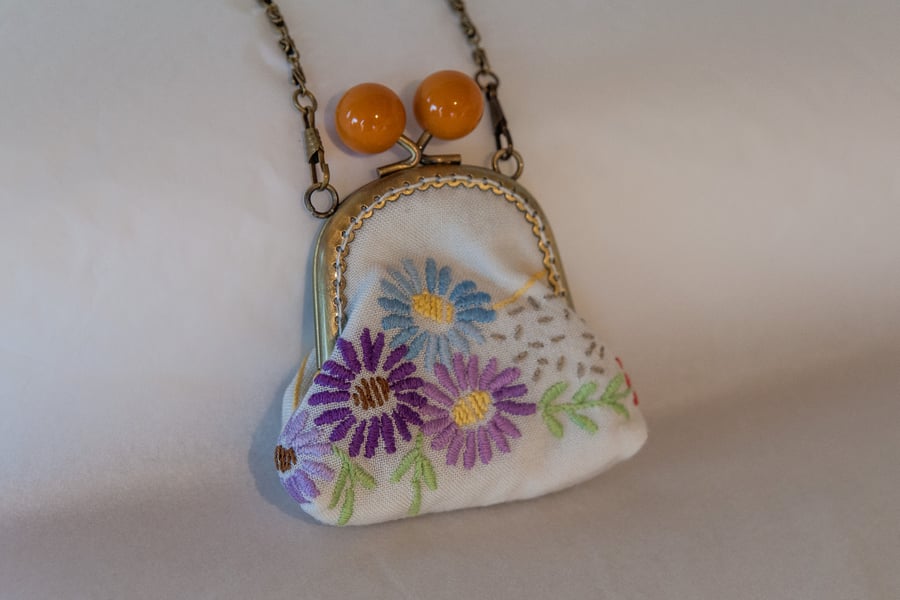 Sweet One of a Kind Vintage Embroidered Kiss-Lock Frame Coin Purse