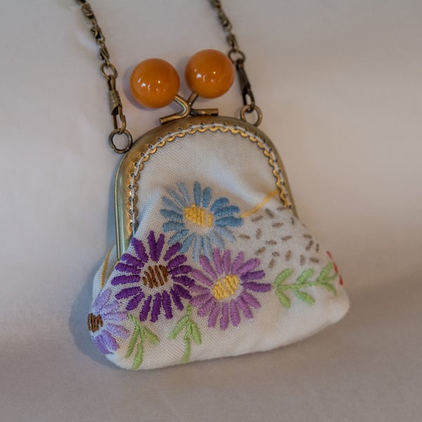 Sweet One of a Kind Vintage Embroidered Kiss-Lock Frame Coin Purse
