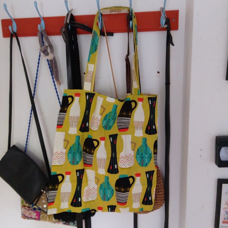 Tote bag handmade in a retro design fabric.