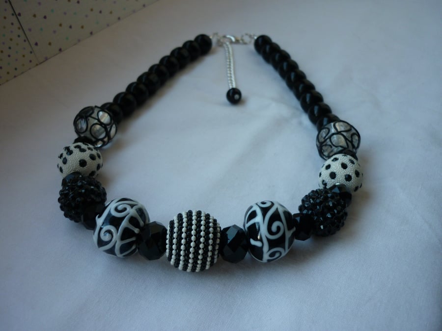 BLACK AND IVORY CHUNKY NECKLACE.  960