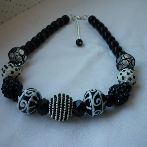 BLACK AND IVORY CHUNKY NECKLACE.  960