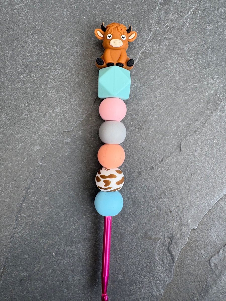 Cow silicone  beaded crochet hook 4.5mm 