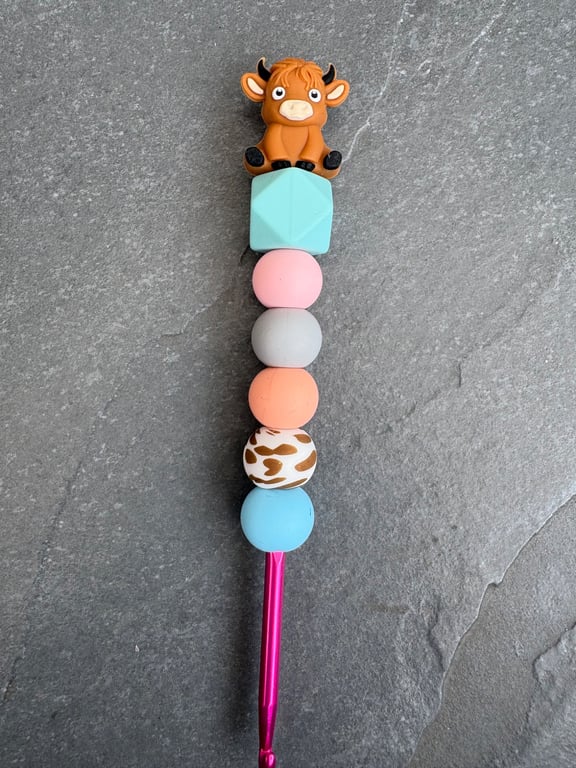 Cow silicone  beaded crochet hook 4.5mm 