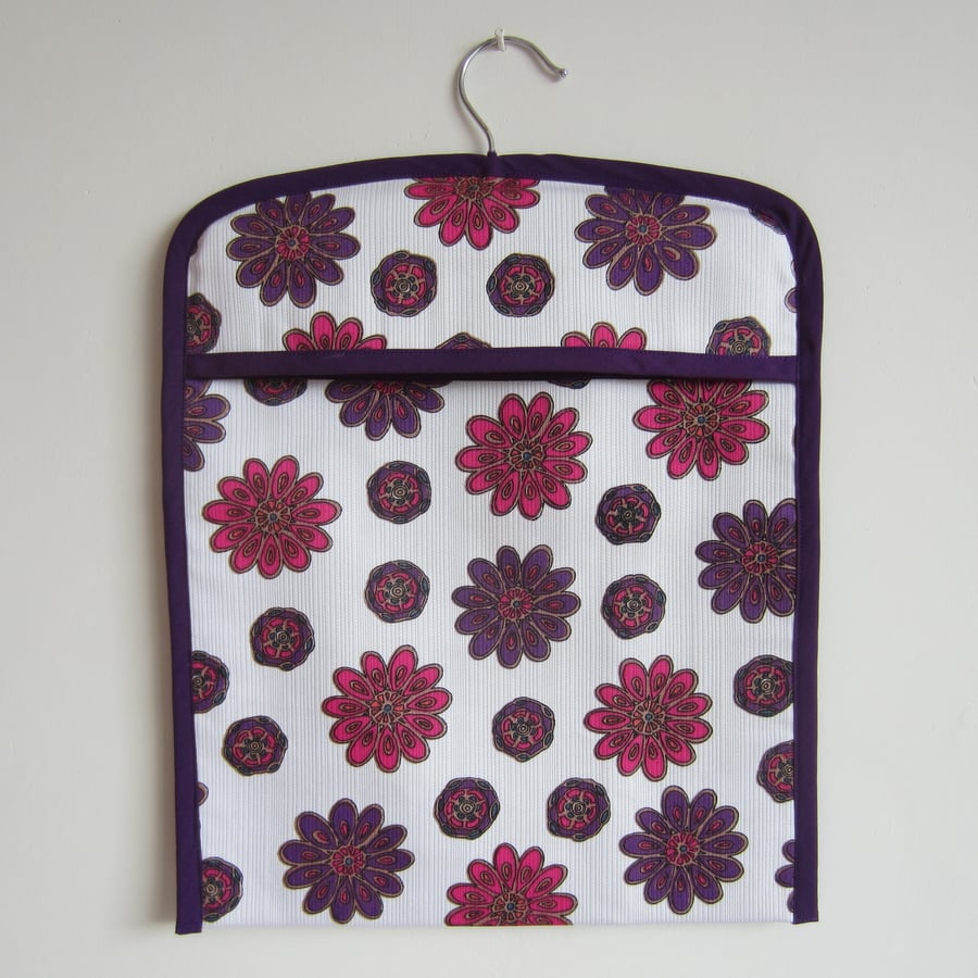 Vintage 1970 s Retro Purple Flower Peg Bag