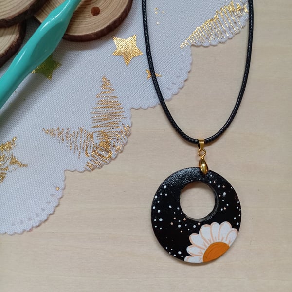 Hand painted Wooden daisy necklace 