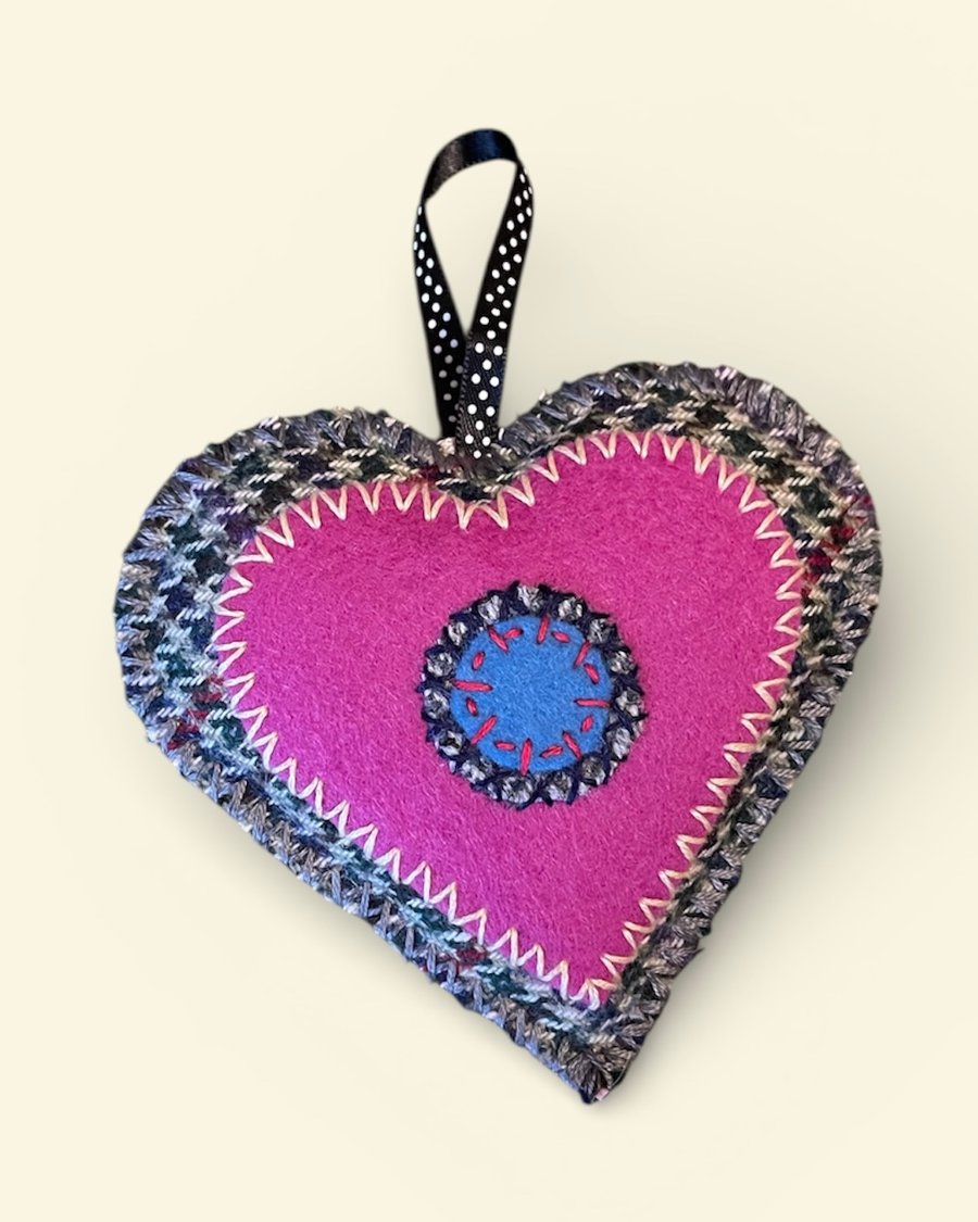 Hand stitched Lavender heart (FH6)