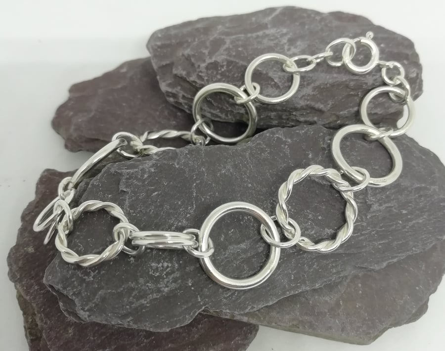Link Bracelet with Plain and Twisted Rings in Hallmarked Silver
