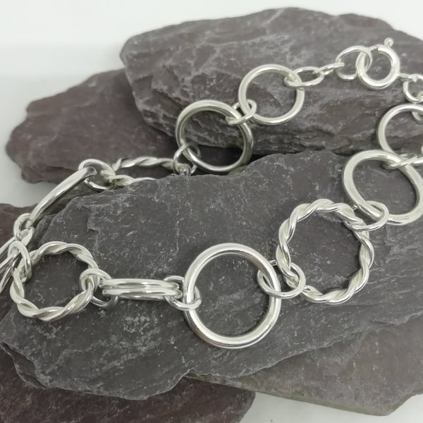 Link Bracelet with Plain and Twisted Rings in Hallmarked Silver