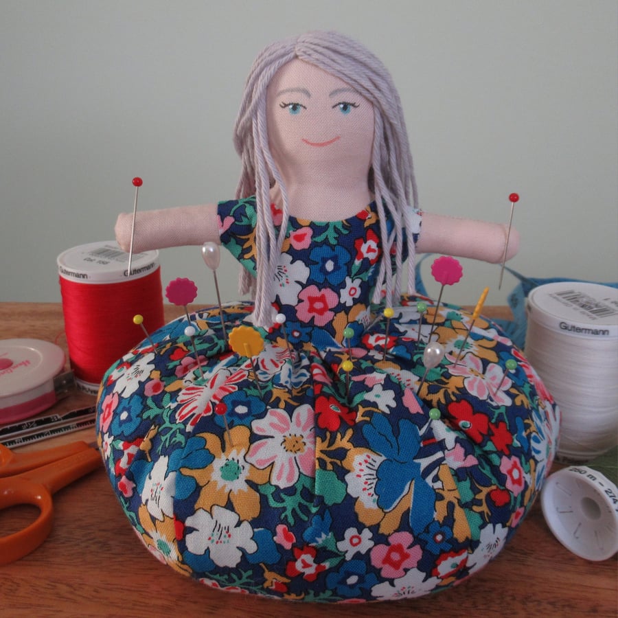 Sewing Companion Pin Cushion and Needle Case