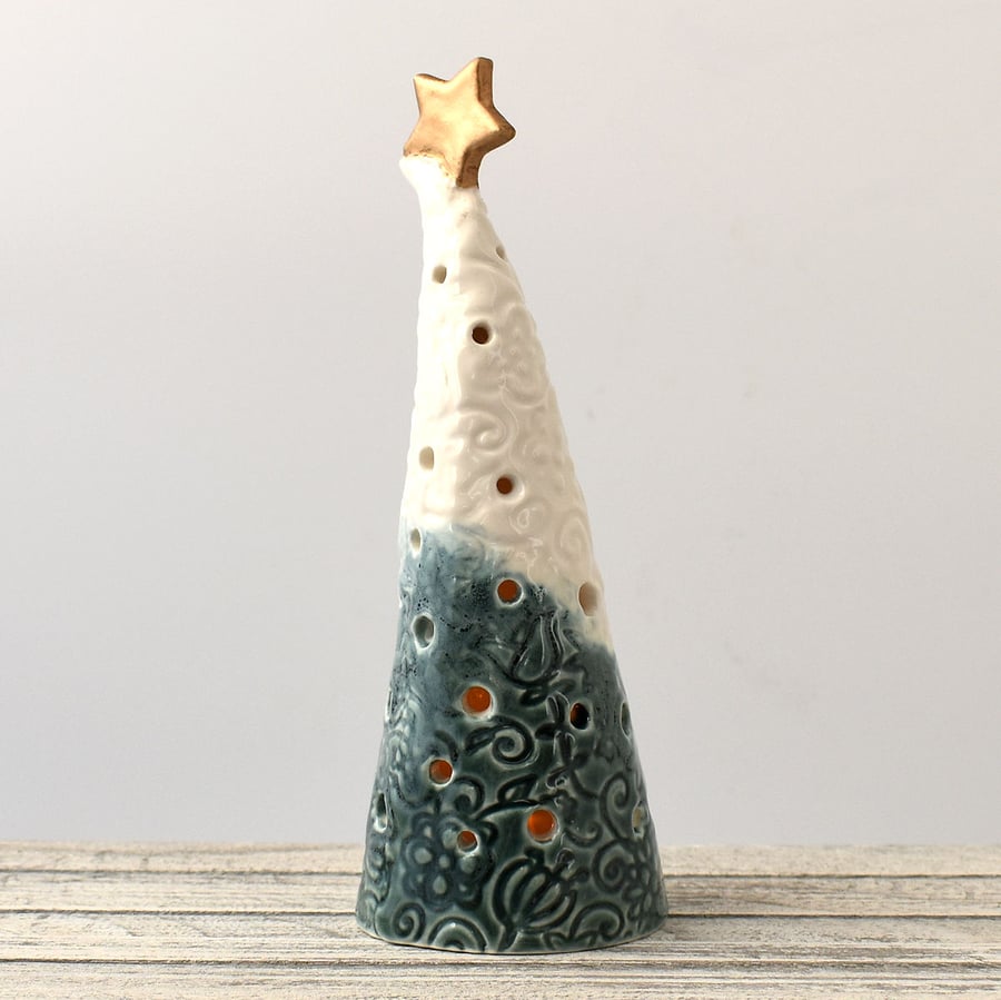 A318 Ceramic Christmas Tree Tea Light Holder (UK postage free)