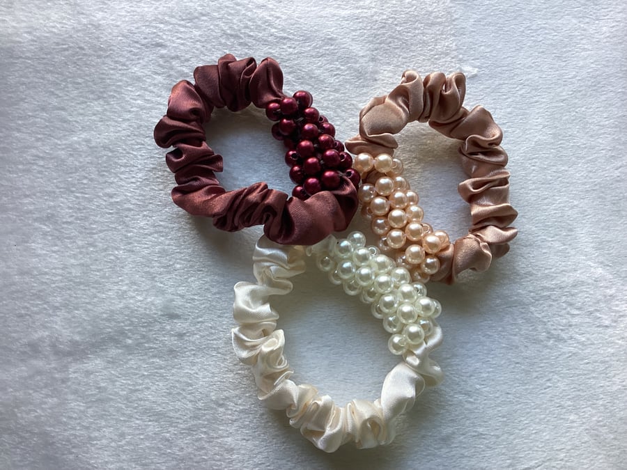 Mini beaded scrunchies, set of scrunchies, multi colours.
