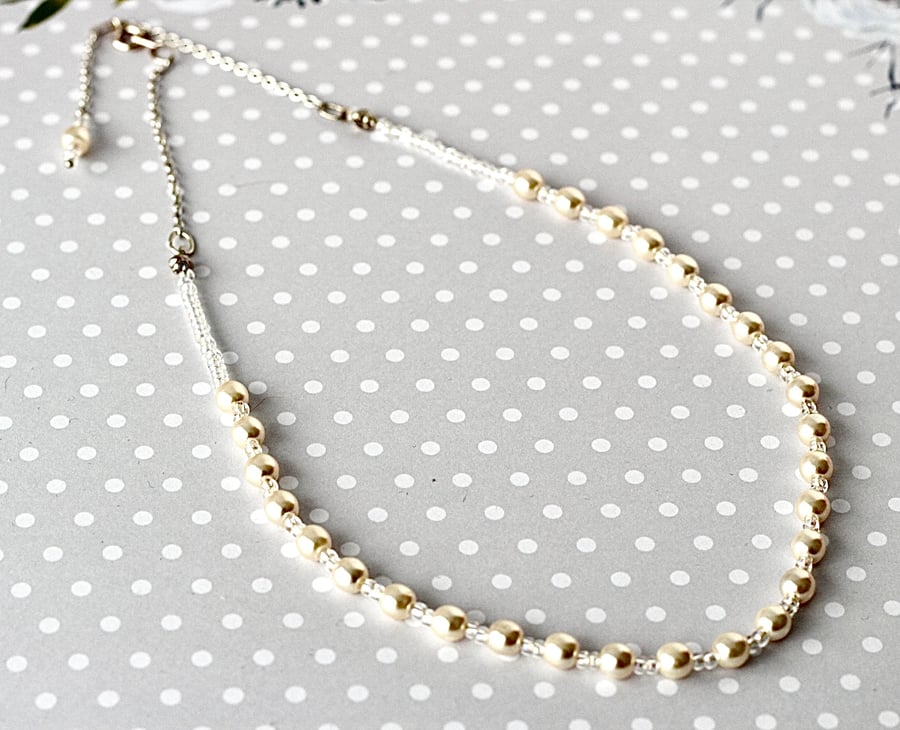 Pearl and seed bead necklace 