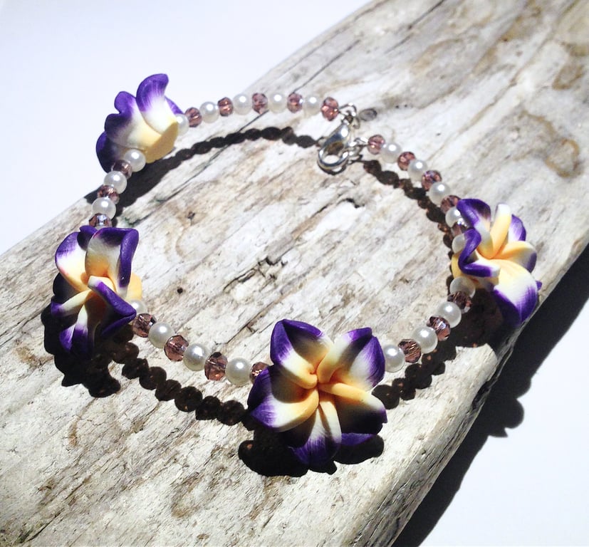 Pretty Flower Beaded Bracelet - UK Free Post