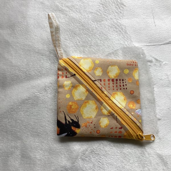 Bee pouch