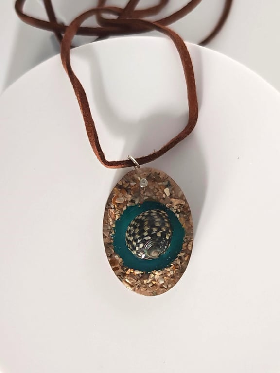 Handmade Resin Seashell Pendant Necklace: Coastal Ocean Jewelry