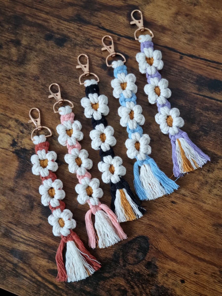 Macrame Daisy Chain Keyring - Powder Blue